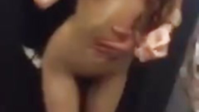جودة عالية :  شقراء على ركبتيها افلام سكس اجنبي امهات و هي تفعل ضربة وظيفة لها الرجل فيديو سكس 